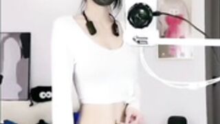 Live navel fingering 2