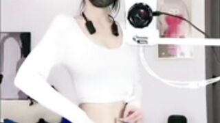 Live navel fingering 2