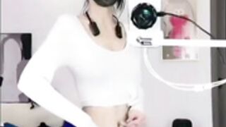 Live navel fingering 2