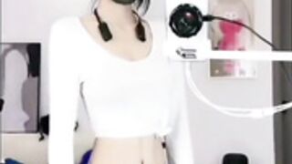 Live navel fingering 2