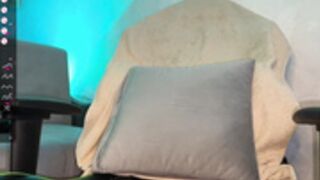 vrchan orgasm with dildo n domi