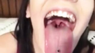 OG TONGUE QUEEN SHOWS HER SLUTTY MOUTH