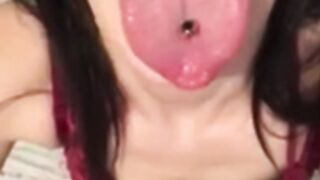 OG TONGUE QUEEN SHOWS HER SLUTTY MOUTH