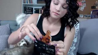rileyraine420 eating and playing