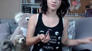 rileyraine420 eating and playing