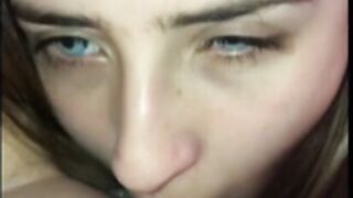 Yasmin Pariz lesb brune