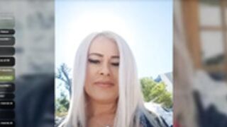 Milf-Barby stranger fingering