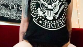 RedWillow9269 riding dildo slowmo