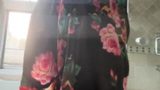 Morena dándose un baño