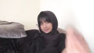 Yasmina Khan Solo