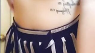 Jamie shows off titties