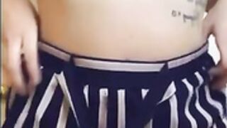 Jamie shows off titties