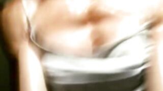 GIRL WITH ULTRA RIPPED MUSCLES FLEXING