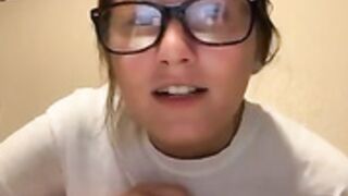 Bigs tits reveal and jiggle
