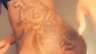 ebony shows shaved pussy and twerks