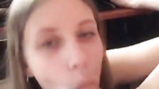 Argentina hace un pete mientras su novio juega al LOL