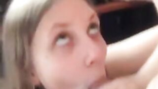 Argentina hace un pete mientras su novio juega al LOL