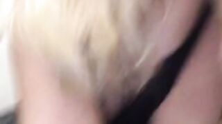 B4bysg chupando dildo