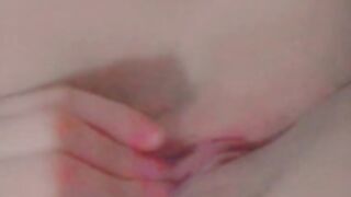 Novinha carioca da bucetinha rosa tocando gostoso