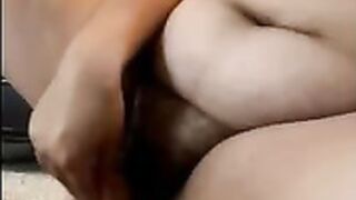 Gordita caliente masturbada