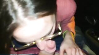 Anitadinamitax mamada en el coche