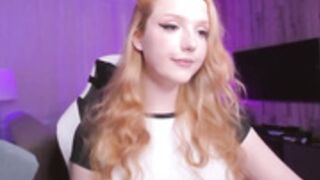 Gorgeous ginger lil_pumpkinpie performs on 2022-09-16