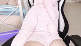 Serinide Bunny ass Tease Video