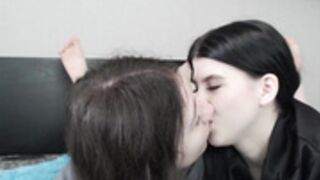 sexy_b0rsch kisses girl tease