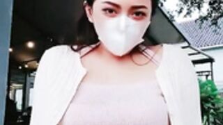 RAVICHA Flashing in Cafe