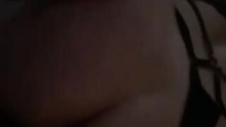 abru pode sitting on some d