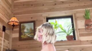 SARA JEAN UNDERWOOD PUSSY SPREAD