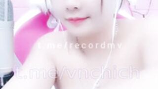 BÉ GẤU IDOL @gauvlogsidol4611 singing naked