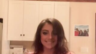 Lolo Savo bra bounce