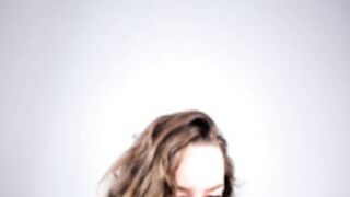 Parisa_coy bare back dance