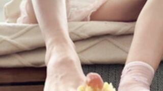_temikmiu_ destroying a cake with her feet