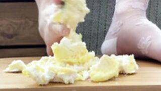 _temikmiu_ destroying a cake with her feet