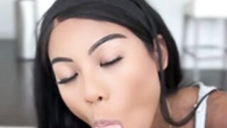 Sophie Vanmeter - Big Load On Face (Facial)