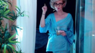 emilyanderson_ milf naked smoke drink dance
