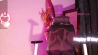 Some funny attempt at twerking