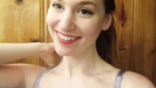 Model Emily H@yw0rth aka Emily Archer masturbating