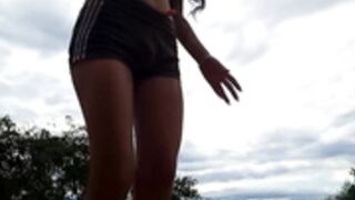 2_Doncellas stranger show