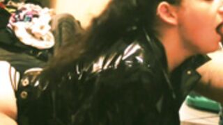 Perverse PVC blowjob