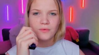 xloe 2023-07-02 wow hand bra rub and cut shirt