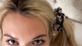 Sabrina Vaz dildo blowjob