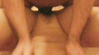 Anna scopata a pelle da un amico