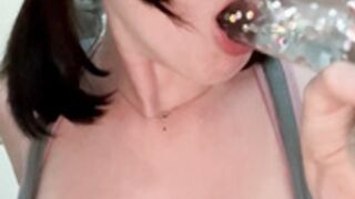 likablewoman dildo bj