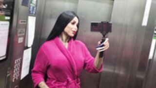 TS Kamilly Campos - I Called A Guy On The Street