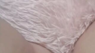 Se masturbeaza la păsărica