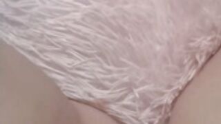 Se masturbeaza la păsărica