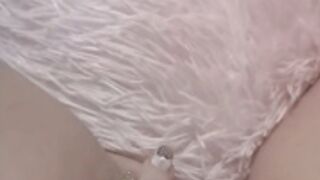 Se masturbeaza la păsărica